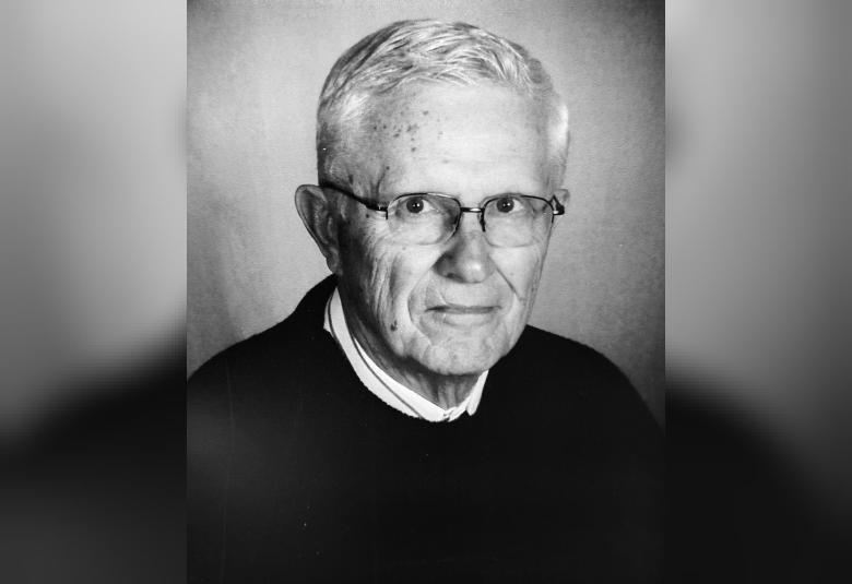 The Akron Hometowner - Staff Photo - Create Article