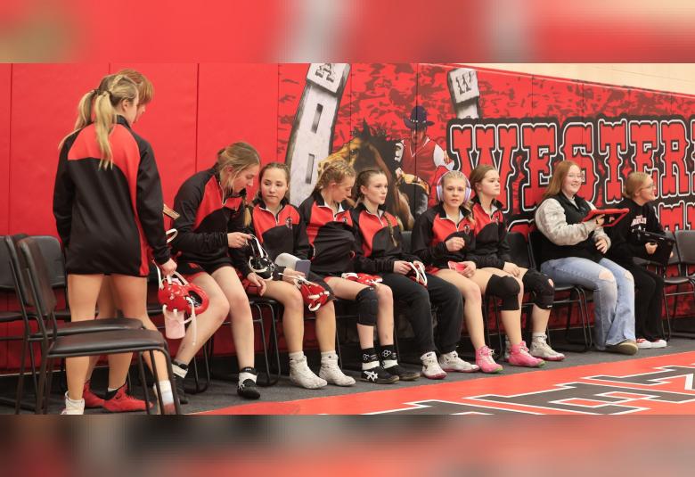 The Akron Hometowner - Staff Photo - Create Article