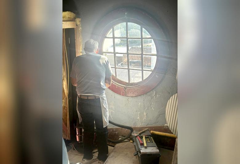 The Akron Hometowner - Staff Photo - Create Article