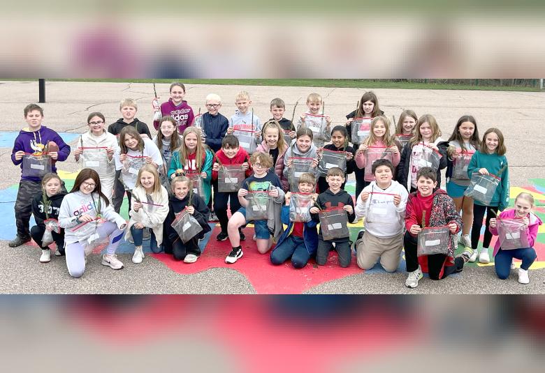 The Akron Hometowner - Staff Photo - Create Article