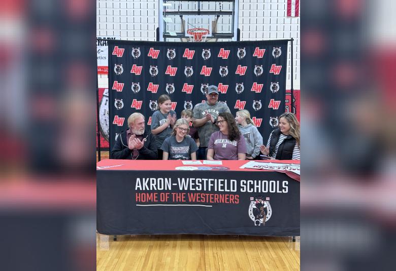 The Akron Hometowner - Staff Photo - Create Article