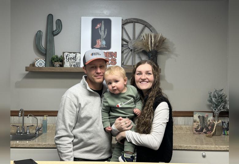 The Akron Hometowner - Staff Photo - Create Article