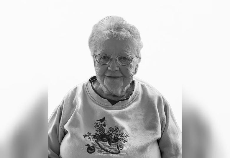 The Akron Hometowner - Staff Photo - Create Article