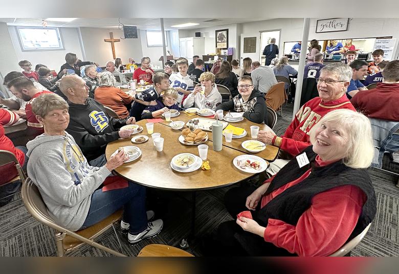 The Akron Hometowner - Staff Photo - Create Article