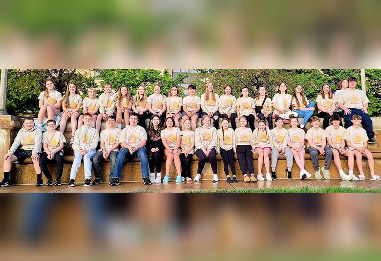 The Akron Hometowner - Staff Photo - Create Article
