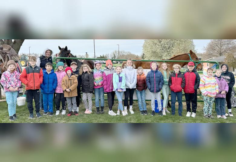 The Akron Hometowner - Staff Photo - Create Article