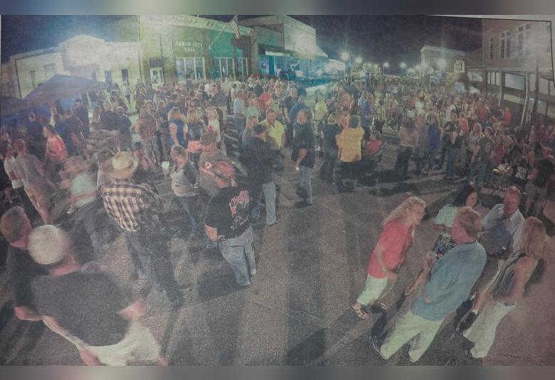 The Akron Hometowner - Staff Photo - Create Article