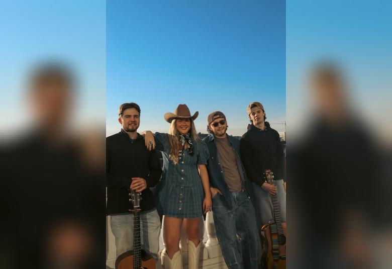 The Akron Hometowner - Staff Photo - Create Article