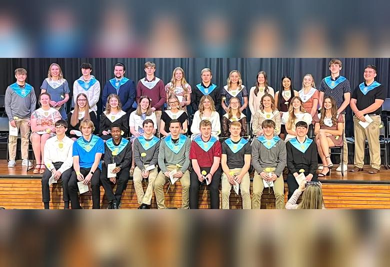 The Akron Hometowner - Staff Photo - Create Article