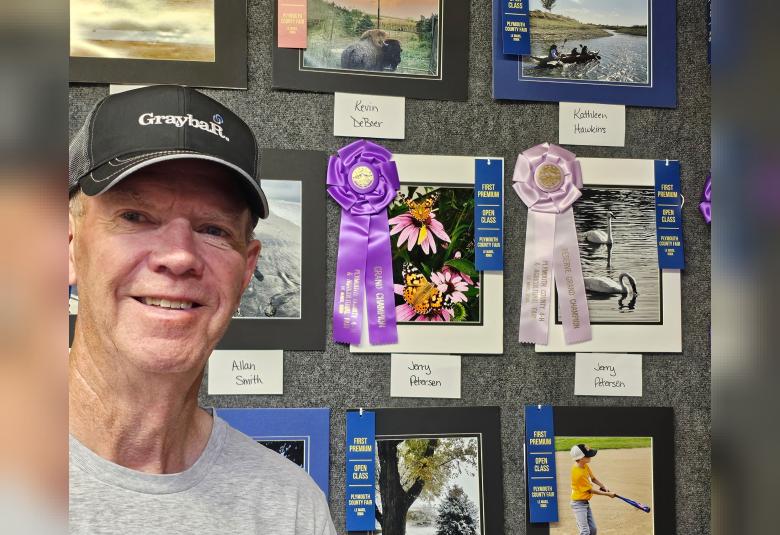 The Akron Hometowner - Staff Photo - Create Article