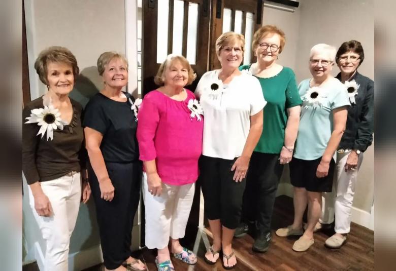 The Akron Hometowner - Staff Photo - Create Article