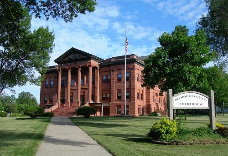 The Akron Hometowner - Staff Photo - Create Article