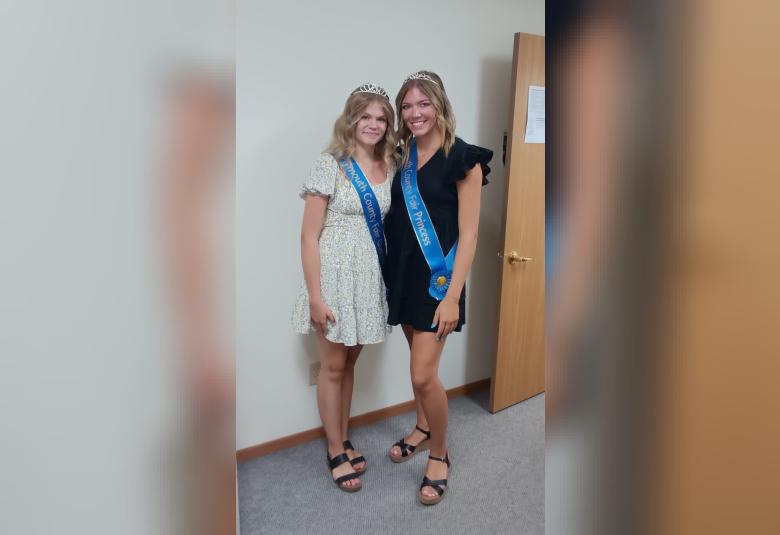 The Akron Hometowner - Staff Photo - Create Article