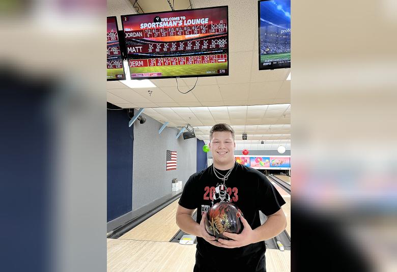 The Akron Hometowner - Staff Photo - Create Article