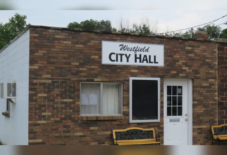 The Akron Hometowner - Staff Photo - Create Article