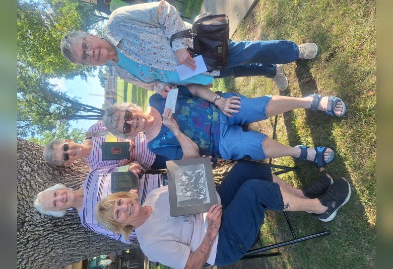The Akron Hometowner - Staff Photo - Create Article
