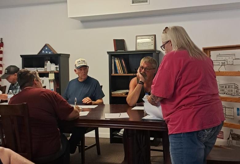 The Akron Hometowner - Staff Photo - Create Article