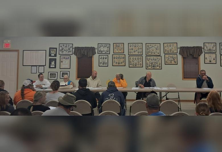 The Akron Hometowner - Staff Photo - Create Article